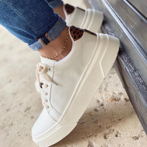 Lightweight lace up sneaker